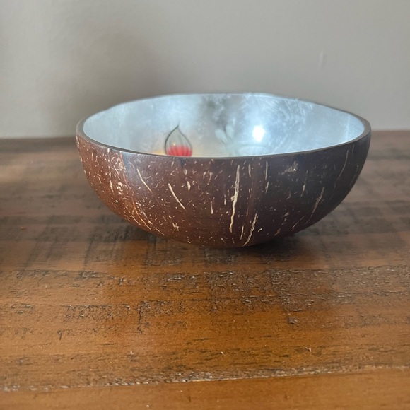 Beautiful handmade coconut bowl - Picture 2 of 3